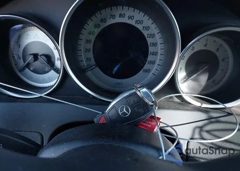 2013 Mercedes-Benz C 300 Luxury 4Matic/Sport 4Matic z USA, uszkodzony, nr VIN WDDGF8AB3DR284260